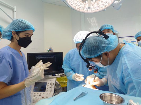 Tại Phòng khám Thẩm mỹ Tuyệt Diệu, căng da mặt bằng phẫu thuật được thực hiện bởi bác sĩ có hơn 15 năm kinh nghiệm trong ngành thẩm mỹ.